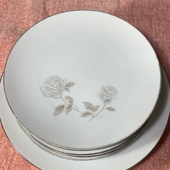 Noritake China Rosay dinner set - Picture 5 of 15